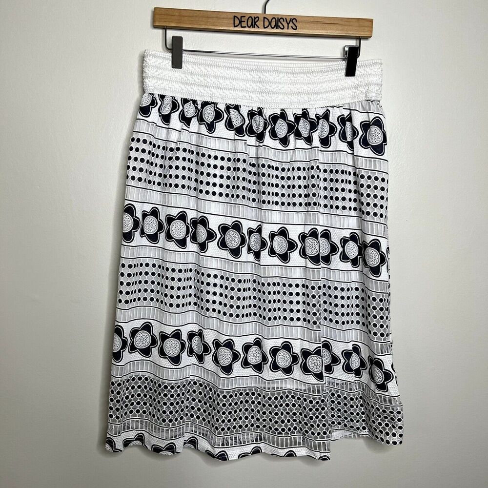 White Floral Lace Knee Length Skirt - Picture 2 of 7